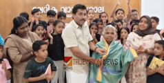 എൺപത് പിന്നിട്ട വായനക്കാരി; പത്മാവതി അമ്മയെ ആദരിച്ച് വിദ്യാർഥികൾ 