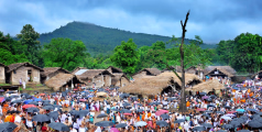കൊട്ടിയൂരിൽ ഇന്ന് ദർശനത്തിനെത്തിയത് പതിനായിരങ്ങൾ; ആലിംഗന പുഷ്പ്പാഞ്ജലി 24 ന്