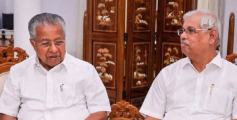 ‘ഔദ്യോഗിക പരിപാടികളിൽ ഔദ്യോഗിക ചിഹ്നങ്ങൾ മതി’; ഗവർണറെ നിലപാട് അറിയിക്കാൻ സർക്കാർ