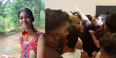 പതിനാല് വയസുകാരിയുടെ ആത്മഹത്യ:സ്കൂളിൽ പ്രതിഷേധം സംഘടിപ്പിച്ച് രക്ഷിതാക്കൾ 