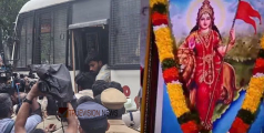 പ്രതിഷേധം വകവെക്കാതെ ഗവർണറെത്തി; പിന്നാലെ ദീപം തെളിയിച്ചു, കേരള സർവകലാശാല സെനറ്റ് ഹാളിലെ പരിപാടിയിൽ വൻ സംഘർഷം
