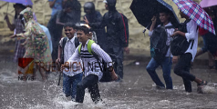   നാളെയും അവധി ...; ശക്തമായ മഴയും കാറ്റും;  ജില്ലയിലെ വിദ്യാഭ്യാസ സ്ഥാപനങ്ങൾക്ക് നാളെ അവധി