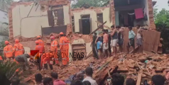 തൃശ്ശൂർ കൊടകരയില്‍ പഴയകെട്ടിടം ഇടിഞ്ഞുവീണ് അപകടം; മരണം മൂന്നായി,  അവശിഷ്ടങ്ങള്‍ക്കിടയില്‍ കുടുങ്ങിയ മൃതദേഹങ്ങള്‍ പുറത്തെടുത്തു