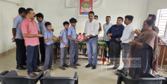 കളിച്ച് വളരാൻ വടക്കുമ്പാട് ഗവ:ഹയർ സെക്കണ്ടറി  വിദ്യാർത്ഥികൾക്ക് ഫുട്ബോൾ സമ്മാനിച്ചു