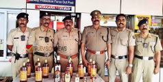കോഴിക്കോട് വടകരയിൽ പതിനാറ്  കുപ്പി വിദേശമദ്യം പിടികൂടി