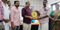 കേളകം ഗ്രാമപഞ്ചായത്ത് സെക്രട്ടറി ബിജു ബേബിക്ക് ഭരണസമിതിയും ജീവനക്കാരും യാത്രയയപ്പ് നൽകി