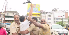 കണ്ണൂരില്‍ ഗവര്‍ണര്‍ക്ക് നേരെ  കരിങ്കൊടി വീശി കെ.എസ്.യു ; നേതാക്കൾ കസ്റ്റഡിയിൽ
