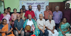നവതി പിന്നിട്ട കിഴക്കെ കതിരൂരിലെ  വിമുക്തഭടൻ നായബ് സുബേദാർ  കെ.കരുണാകരൻ നായർക്ക്  ആദരമൊരുക്കി സിഗ്നലേഴ്സ്