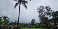 മഞ്ഞണിഞ്ഞ മാമലകൾ: മലയോര ഗ്രാമങ്ങൾ വിനോദ സഞ്ചാരിൾ ക്കും പ്രിയങ്കരമാകുന്നു.