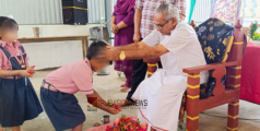 'കണ്ണൂരിലും പാദപൂജ...'; ഗുരുപൂർണ്ണിമ ദിനത്തിൽ വിദ്യാർത്ഥികളെ കൊണ്ട് വിരമിച്ച അധ്യാപകന്റെ പാദസേവ ചെയ്യിപ്പിച്ച് സ്കൂൾ അധികൃതർ 