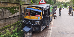 മദ്യപിച്ച് ഓട്ടോ ഓടിച്ചു; ഓട്ടോ നിരവധി വാഹനങ്ങളില്‍ ഇടിച്ച് മറിഞ്ഞു