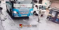 കണ്ണൂരിൽ പൊലീസ് ഹോംഗാർഡിന് നേരെ സ്വകാര്യബസ് ഓടിച്ച് കയറ്റാൻ ശ്രമം; രക്ഷപ്പെട്ടത് തല നാരിഴക്ക്, കേസ് എടുത്ത് പൊലീസ്