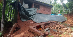 കുടുംബത്തെ മാറ്റിപ്പാർപ്പിച്ചു; വില്യാപ്പള്ളിയില്‍ മതിലിടിഞ്ഞ് വീട് അപകട ഭീഷണിയില്‍