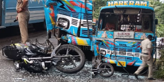 പേരാമ്പ്രയില്‍ ബൈക്ക് ബസ്സില്‍ ഇടിച്ച് യുവാവിന് പരിക്ക്