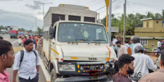 നിയന്ത്രണം വിട്ട പാർസൽ മിനി ലോറി നിർത്തിയിട്ട സ്കൂട്ടറിൽ ഇടിച്ച് അപകടം; രണ്ട് പേർ മരിച്ചു 