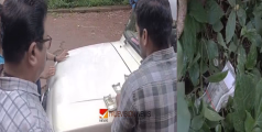 കിമ്പളം ആരുടേതാ..... നിലമ്പൂർ ആർ ടി ഓഫീസിൽ വിജിലൻസിന്റെ മിന്നൽ പരിശോധന; ജനൽ വഴി വലിച്ചെറിഞ്ഞ 49,500 രൂപ കണ്ടെടുത്തു