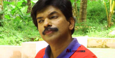 'മരിക്കാനുള്ള പകുതി ധൈര്യം പോരെ ജീവിക്കാൻ? ഗൾഫിൽ രണ്ട് ലക്ഷം ശമ്പളമുള്ള ജോലി നോക്കുന്നത് തെറ്റല്ല, പക്ഷേ പയ്യന്റെ സ്വഭാവം കൂടി നോക്കണം' -സന്തോഷ് പണ്ഡിറ്റ്