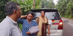 അമ്മയുമായി സ്കൂട്ടറിൽ പോകവേ കഴുത്തിൽ കേബിൾ കുരുങ്ങി; വാഹനം മറിഞ്ഞ്  യുവതിക്കും അമ്മയ്ക്കും പരിക്ക്
