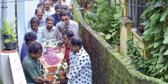 നെഞ്ച്‌ തകർന്ന്‌ നാട്‌ ; ക്രിസ്റ്റഫറിന്‌  കണ്ണീരോടെ വിട