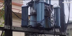 കരിക്കോട്ടക്കരി സെന്റ് തോമസ് യുപി സ്കൂളിന് സമീപം അപകട ഭീഷണി ഉയർത്തി ട്രാൻസ്ഫോർമർ