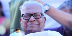 'വിലാപയാത്ര സമയത്ത് പോലും ക്രൂരമായി ആക്രമിക്കുന്നു'; വിഎസ് മുസ്‌ലിം വിരുദ്ധനെന്ന് വിദ്വേഷ പരാമർശം, മുഖ്യമന്ത്രിക്കും ഡിജിപിക്കും പരാതി