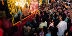  എങ്ങും നിലയ്ക്കാത്ത മുദ്രാവാക്യം, വിഎസിന്റെ വിലാപയാത്ര കഴക്കൂട്ടത്ത്; നെഞ്ചിലുറച്ച നേതാവിനെ കാണാൻ വീഥികളിൽ ആയിരങ്ങൾ