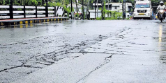 പാലങ്ങളുടെ പ്രതലത്തിൽ വിള്ളലുകൾ ; ഭാര വാഹനങ്ങളുടെ എണ്ണം പെരുക്കിയതോടെയാണ് വിള്ളലുകളുടെ വർദ്ധനവെന്ന് ആക്ഷേപം
