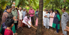 തെങ്ങിന് തടം മണ്ണിന് ജലം പരിപാടി നഗരസഭാതല ഉൽഘാടനം  ചെയർമാൻ പിമുകുന്ദൻ നിർവ്വഹിച്ചു
