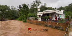 പുഴയിൽ ചെളി കലങ്ങിയ വെള്ളം കുത്തിയൊഴുകുന്നു; വയനാട്ടിൽ മണ്ണിടിച്ചിൽ ഉണ്ടായെന്ന് സംശയം, പ്രദേശവാസികൾക്ക് ജാഗ്രത നിർദ്ദേശം 