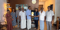 സ്നേഹാദരം; യു എസ് എസ് സ്കോളർഷിപ്പ് വിജയികൾക്ക് മൊമെന്റോ നൽകി ആദരിച്ചു