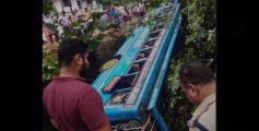 ചെറുപുഴയിൽ സ്വകാര്യ ബസ് കൊക്കയിലേക്ക് മറിഞ്ഞ് നിരവധി യാത്രക്കാർക്ക് പരിക്ക്  