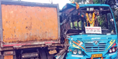 സ്വകാര്യ ബസും ടോറസും കൂട്ടിയിടിച്ച് അപകടം ; ബസ് ഡ്രൈവർക്കും യാത്രക്കാർക്കും പരിക്ക് 