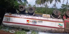 പാലക്കാട്‌  ടാങ്കർ ലോറി മറിഞ്ഞ് അപകടം; പ്രദേശത്തെ ജനങ്ങൾക്ക് ജാഗ്രത നിർദ്ദേശം 