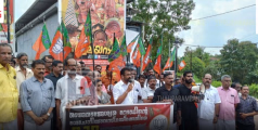 രാജരാജ്യേശ്വര ക്ഷേത്ര റോഡിനോടുള്ള സർക്കാരിൻ്റെയും നഗരഭരണക്കാരുടെയും അവഗണനക്കെതിരെ ബിജെപി പ്രതിഷേധമാർച്ചും ധർണ്ണയും നടത്തി