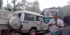 ബസും ജീപ്പും കൂട്ടിയിടിച്ച് അപകടം ;  നിരവധി പേർക്ക് പരിക്ക്  