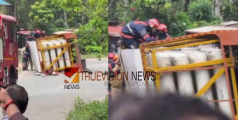 സിഎൻജി ഗ്യാസ് ലോറി മറിഞ്ഞ് അപകടം ; മേഖലയിൽ ചെറിയ രീതിയിലുള്ള ഗ്യാസ് ചോർച്ച