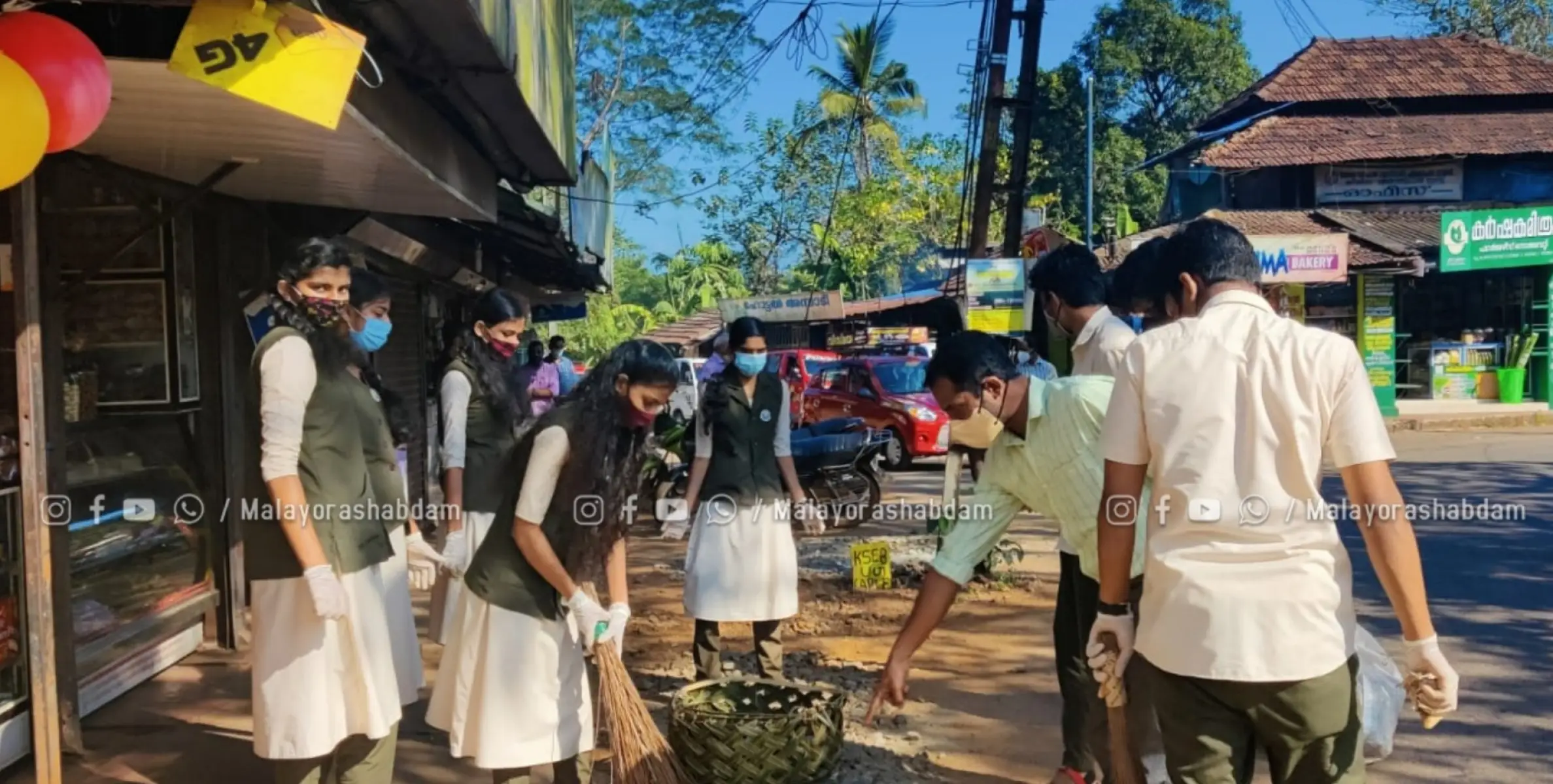 മണത്തണ ടൗണും പരിസരവും ശുചീകരിച്ചു