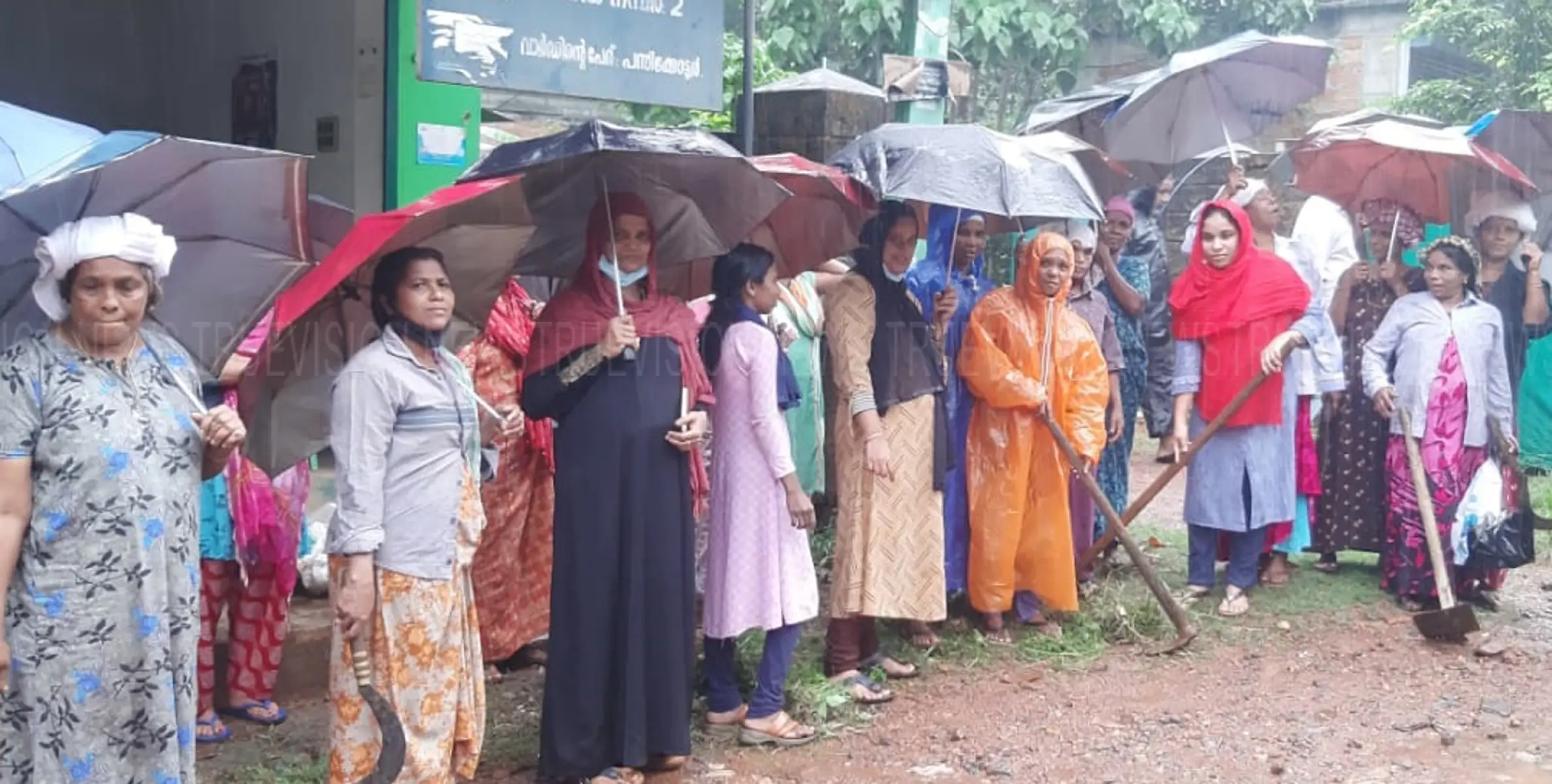 പന്നിക്കോട്ടൂരില്‍ മഴക്കാലപൂര്‍വ്വ ശുചീകരണ യജ്ഞം 