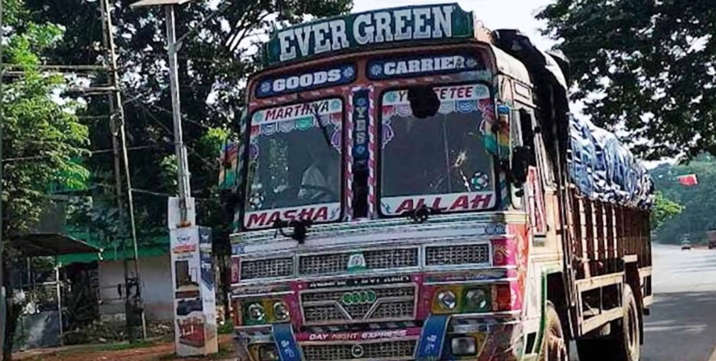കണ്ണൂരിൽ ലോറിക്കുനേരെ പെട്രോള്‍ ബോംബേറ്