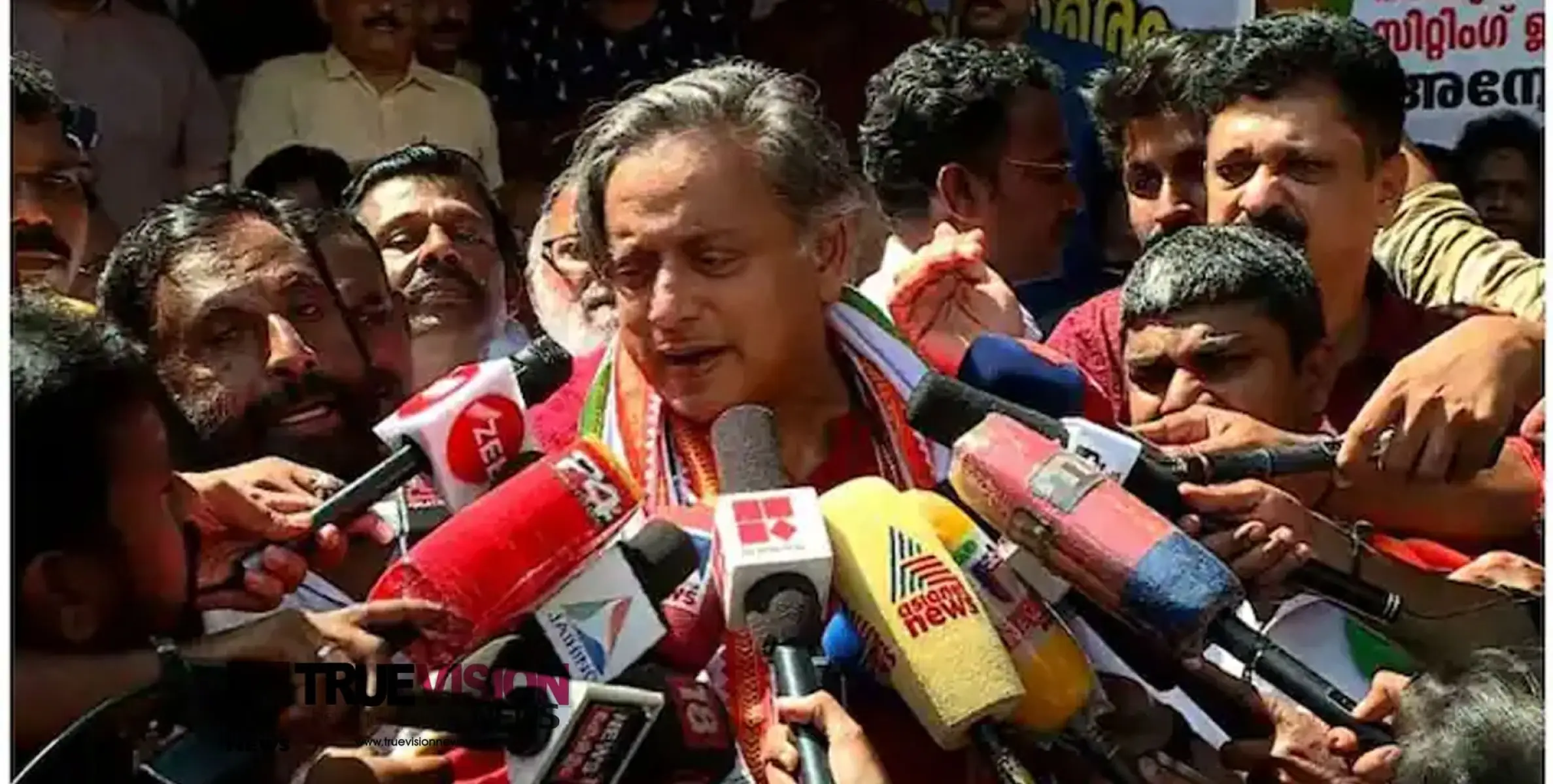 കത്ത് വിവാദം; മേയറുടെ രാജി ആദ്യം ആവശ്യപ്പെട്ടത് താന്‍, ചിലര്‍ അത് മറന്നുവെന്ന് ശശി തരൂര്‍