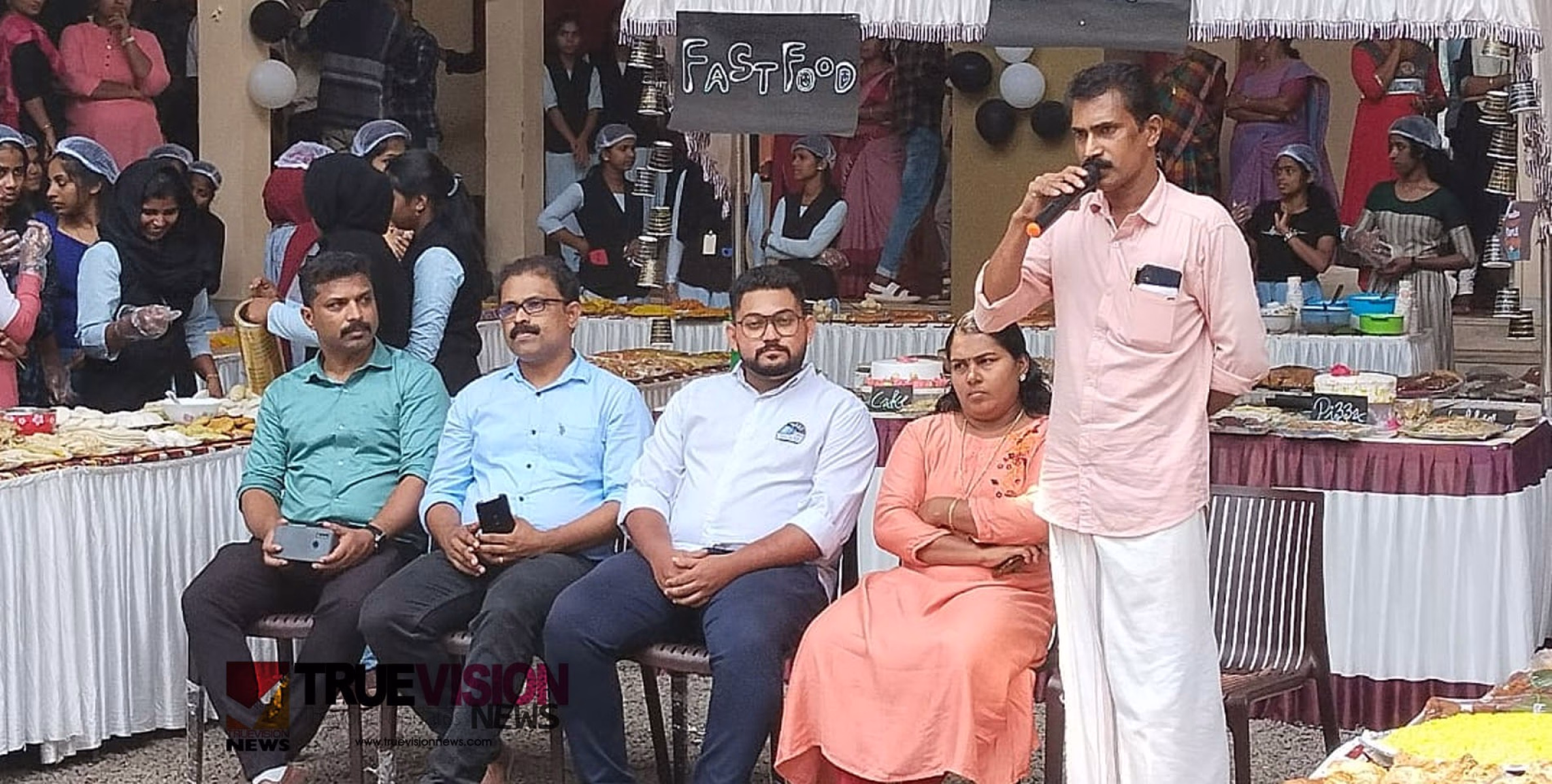 ജീവിതം ലഹരി; മഹാരാജാസ്-വിംസ്‌ കോളജ് ഫുഡ് ഫെസ്റ്റ് സംഘടിപ്പിച്ചു