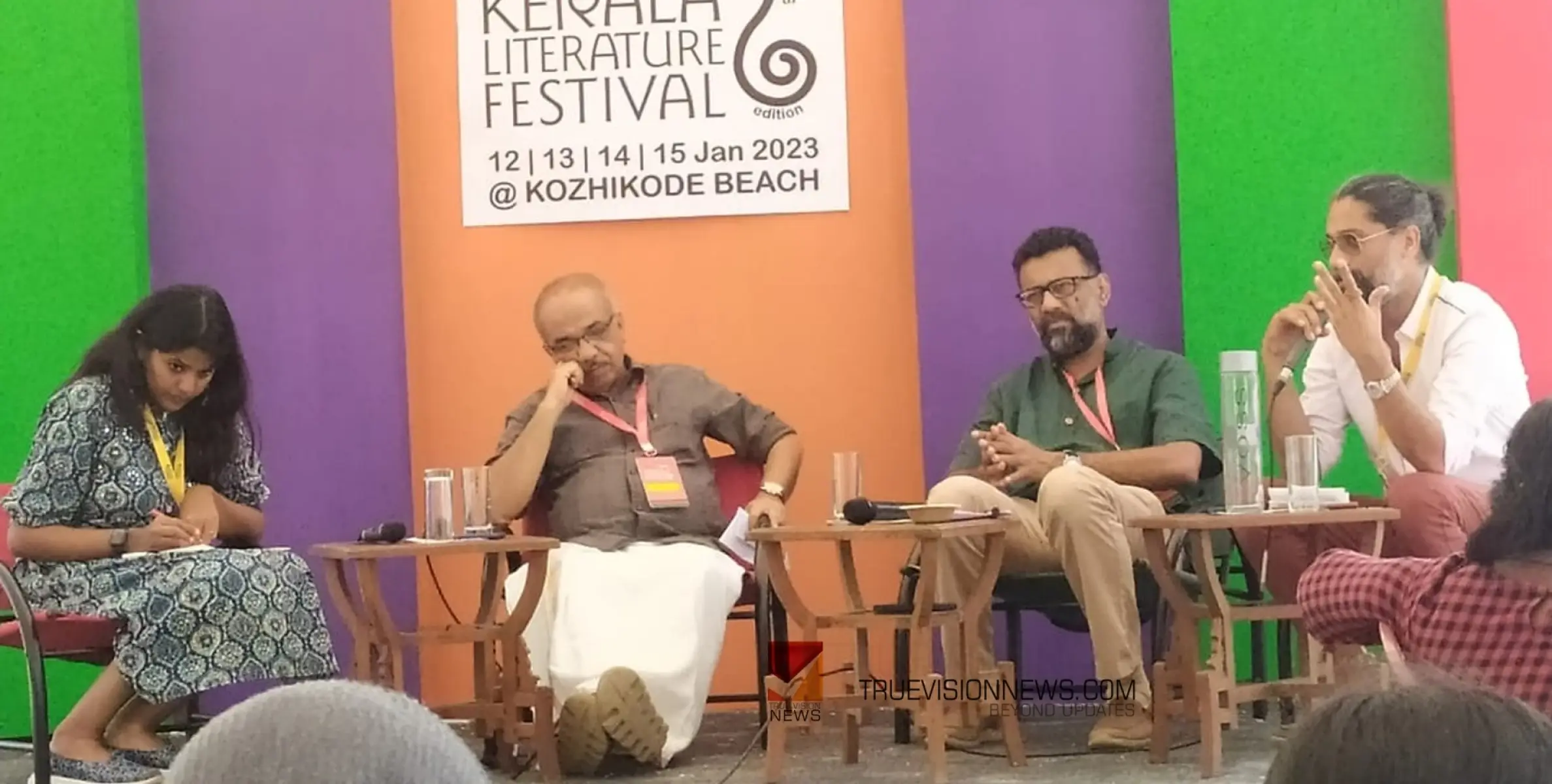 പൊതുവിടം എൻ്റെയിടം എന്ന ചിന്തയിലേക്ക് മാറാൻ എന്താണ് മാർഗം? -കെ.എൽ എഫ് വേദിയിലെ വേറിട്ട സംവാദം