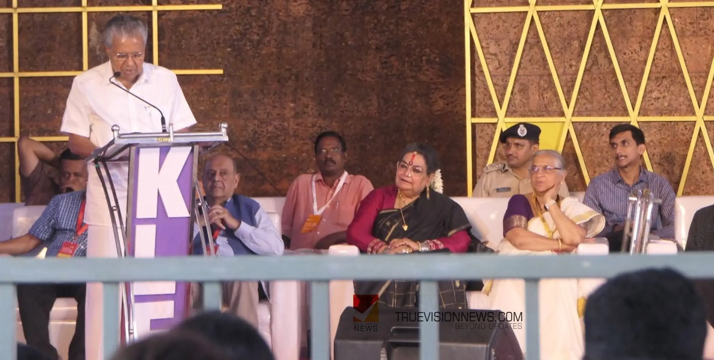 കേരള ലിറ്ററേച്ചർ ഫെസ്റ്റിവലിന് തുടക്കമായി 