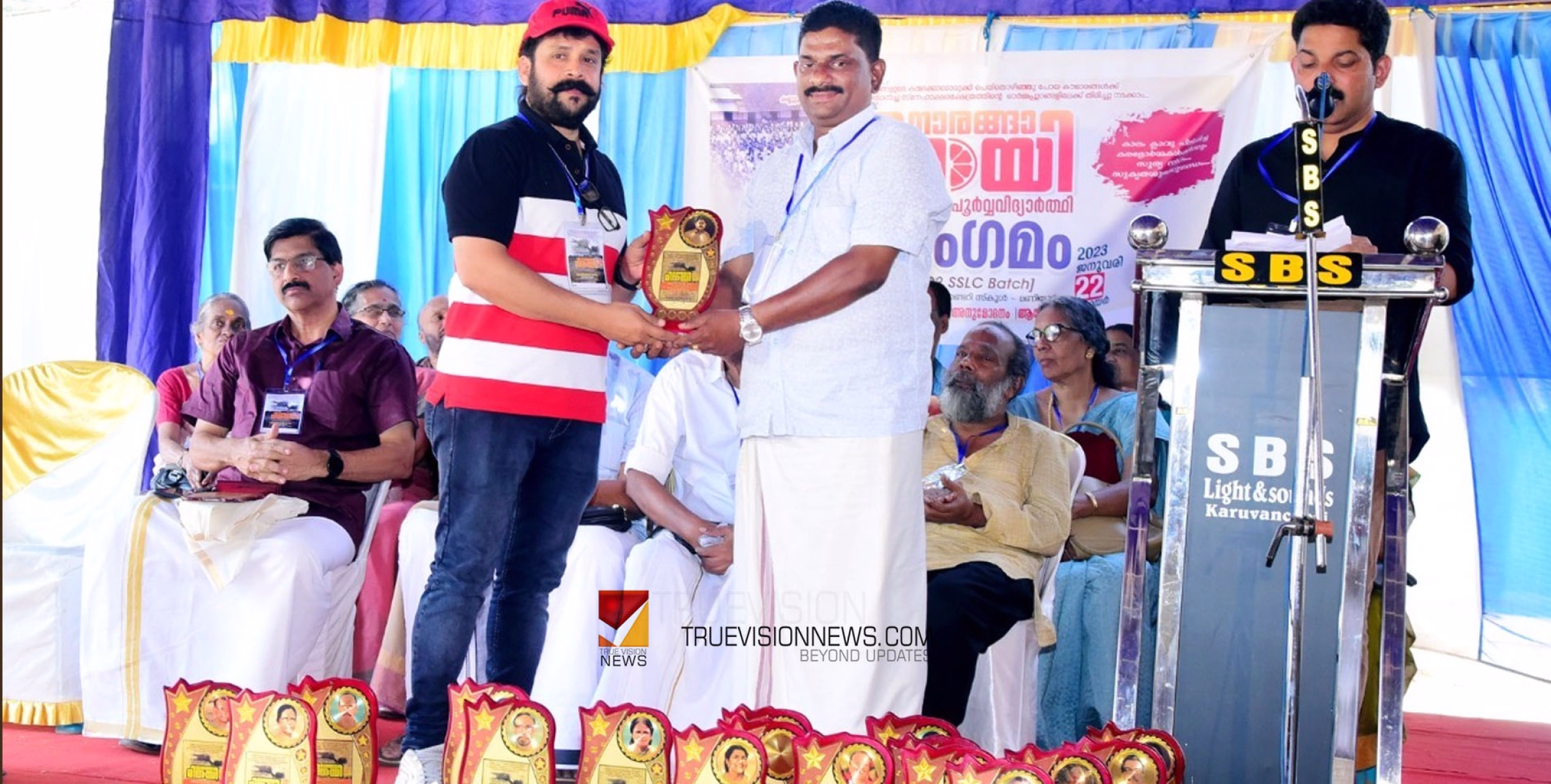 ഒരുവട്ടം കൂടി; പൂർവ്വ വിദ്യാർത്ഥികൾ ഒത്തുചേർന്നു 