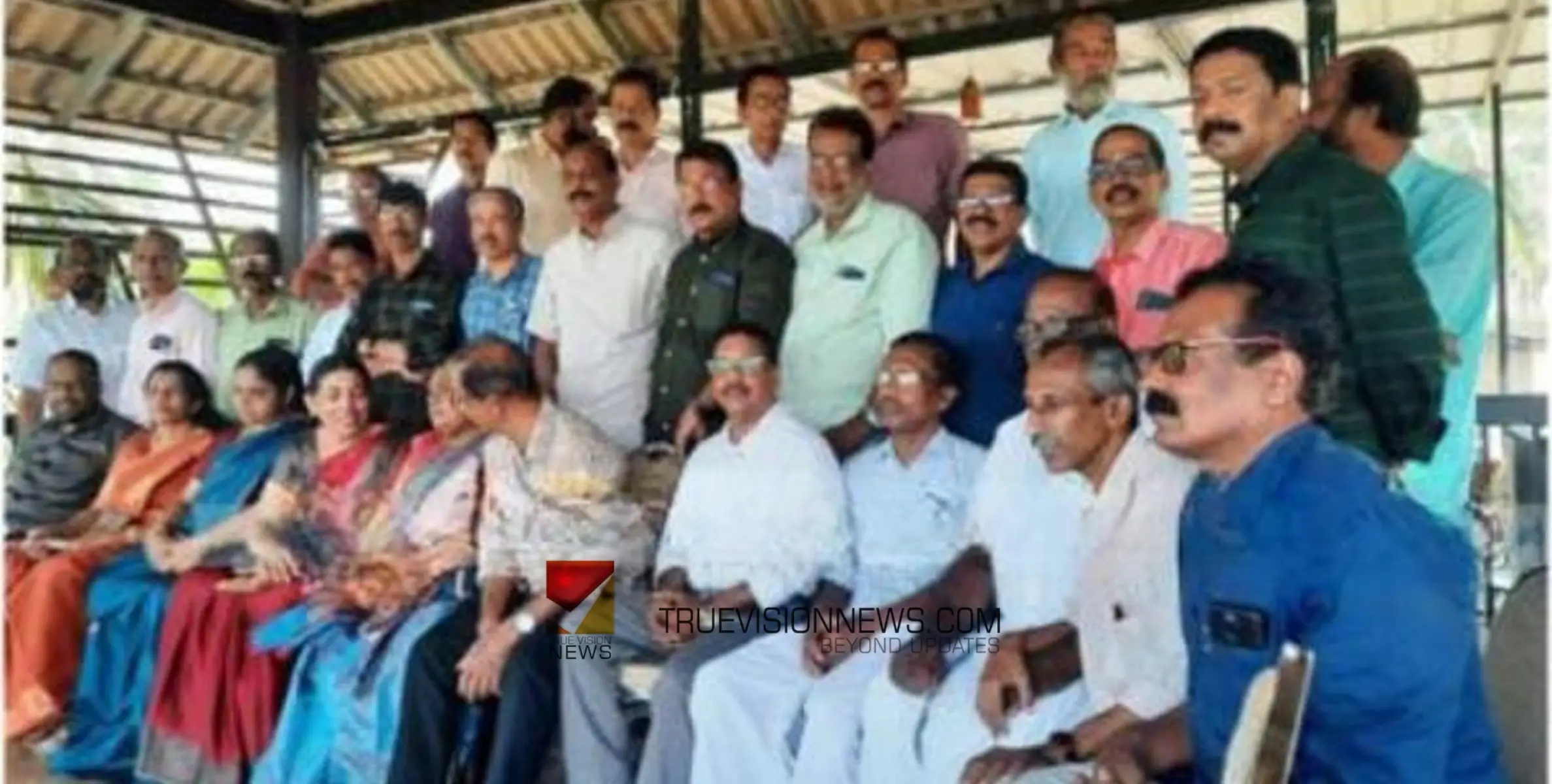 മധുരിക്കും ഓർമ്മകളെ; നീണ്ട 39 വർഷത്തിനുശേഷം അവർ വീണ്ടും ഒത്തുകൂടി