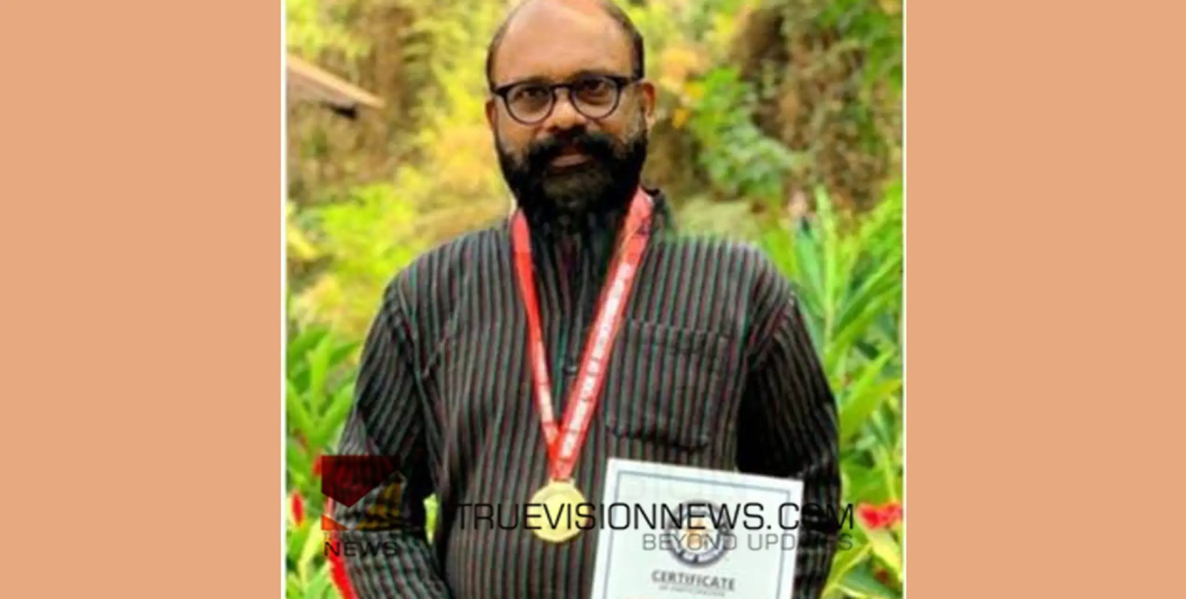 ലോക റെക്കോർഡ്; ചിത്രരചനയിൽ രാംദാസ് കക്കട്ടിലിനും റെക്കോർഡ്