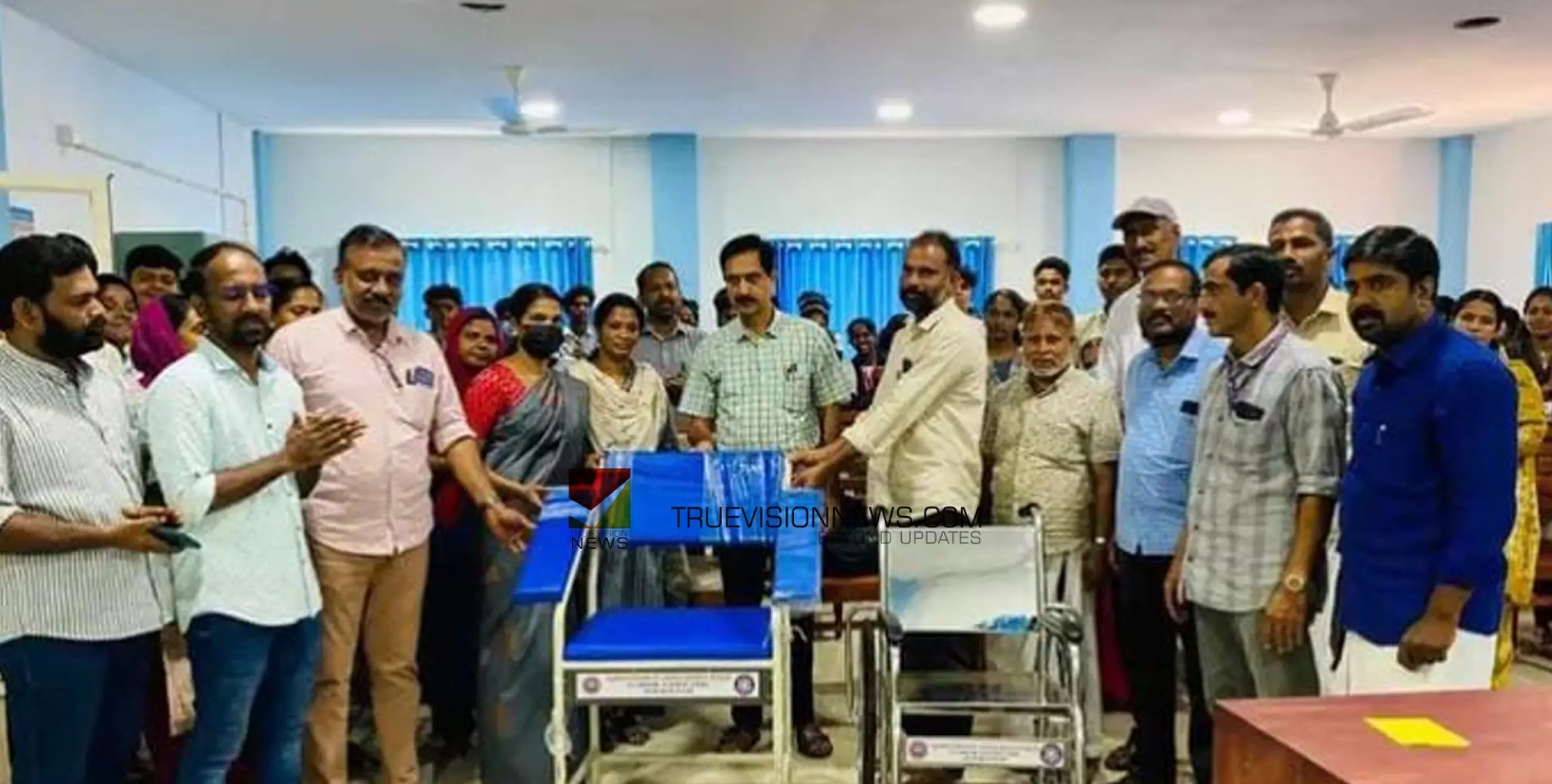 സേവനത്തിന്റെ കരുതൽ; ആരോഗ്യ കേന്ദ്രത്തിലേക്ക് ഉപകരണങ്ങൾ വിതരണം ചെയ്തു 