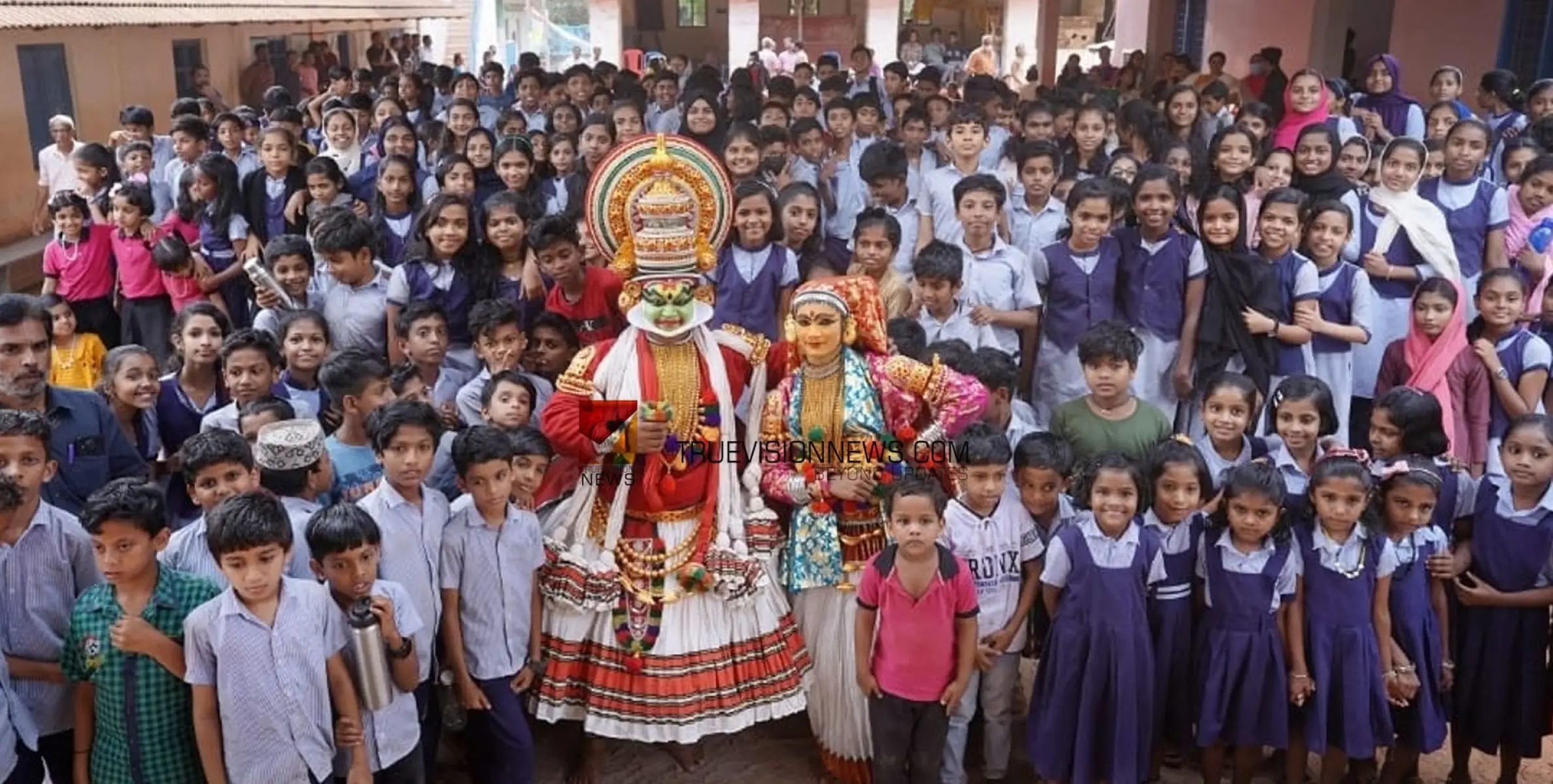 കഥകളിയുടെ കളിയാരവം; വില്യാപ്പള്ളി യുപി സ്കൂൾ 96-ാം വാർഷികാഘോഷവും പ്രധാനാധ്യാപകന് യാത്രയയപ്പും