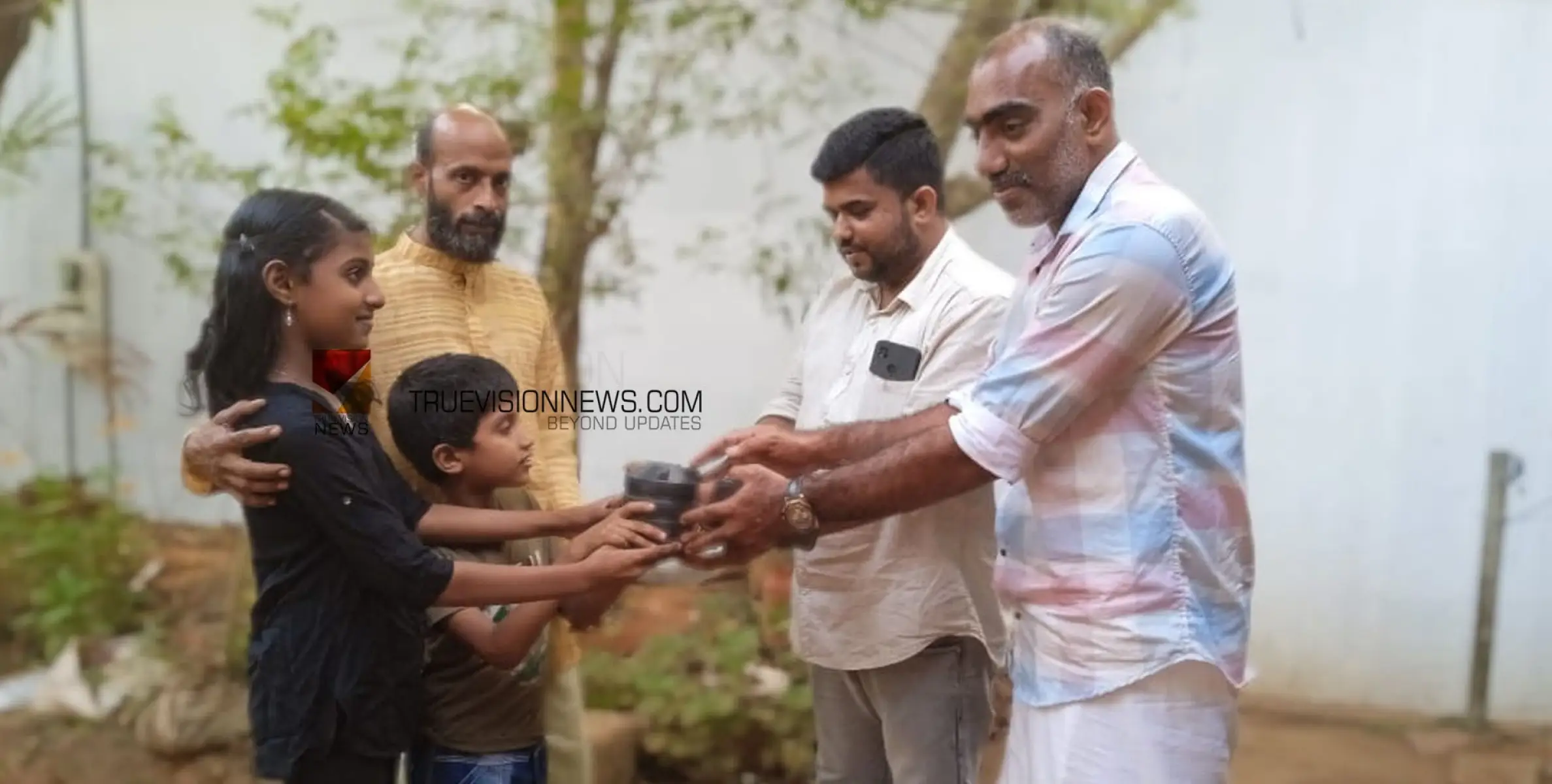 പിറന്നാൾ ദിനം; ജീവകാരുണ്യ പ്രവർത്തനവുമായി സ്വന്തം മക്കൾ 