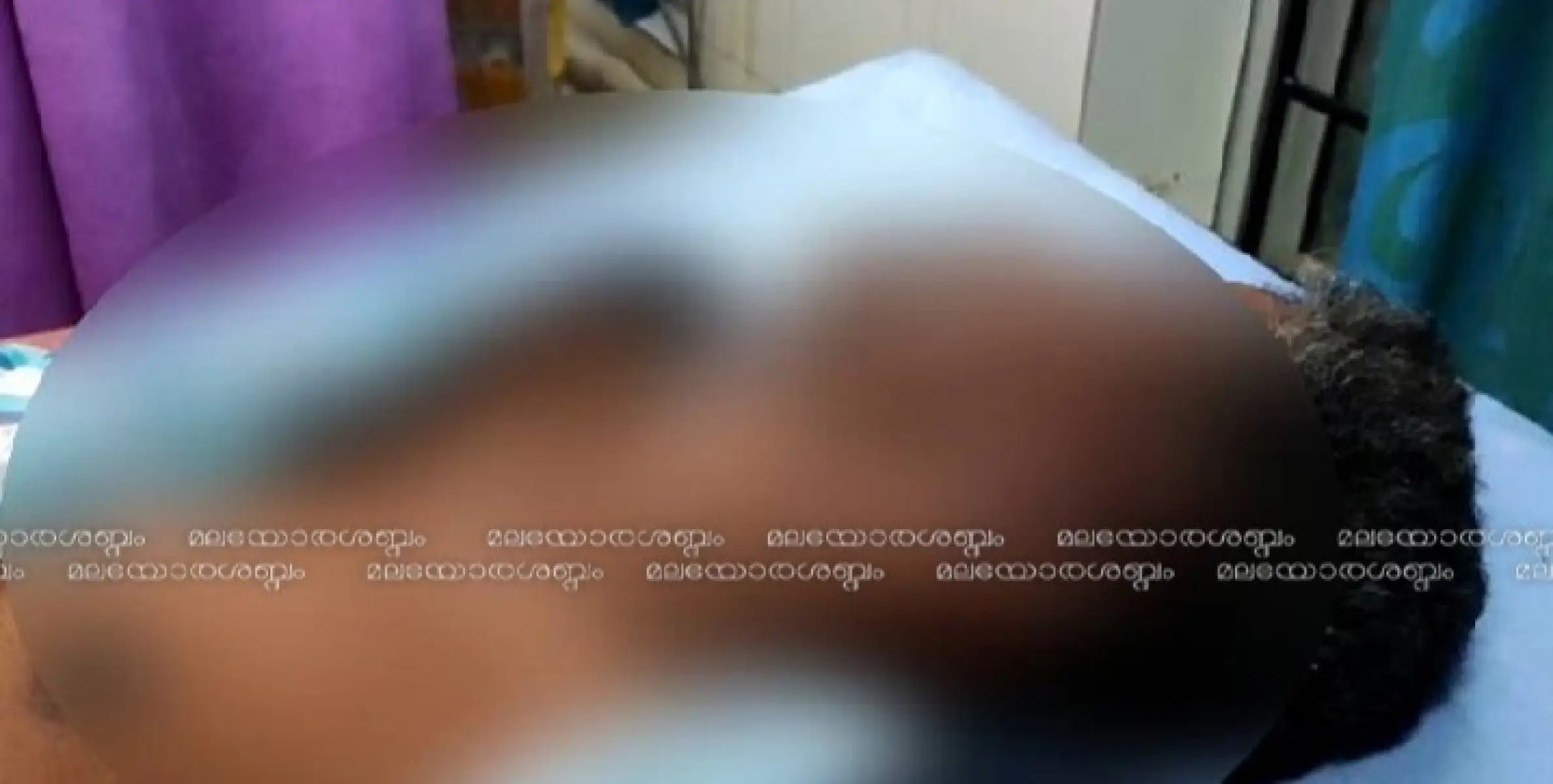കാട്ടാനയുടെ ആക്രമണത്തില്‍ ആദിവാസി യുവാവ് കൊല്ലപ്പെട്ടു. 